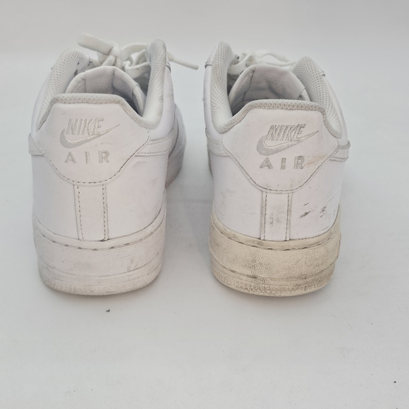 Nike Air Force 1 07 Triple White Men’s Shoes 9.5 Classic Streetwear Iconic Sneak - Picture 3 of 12